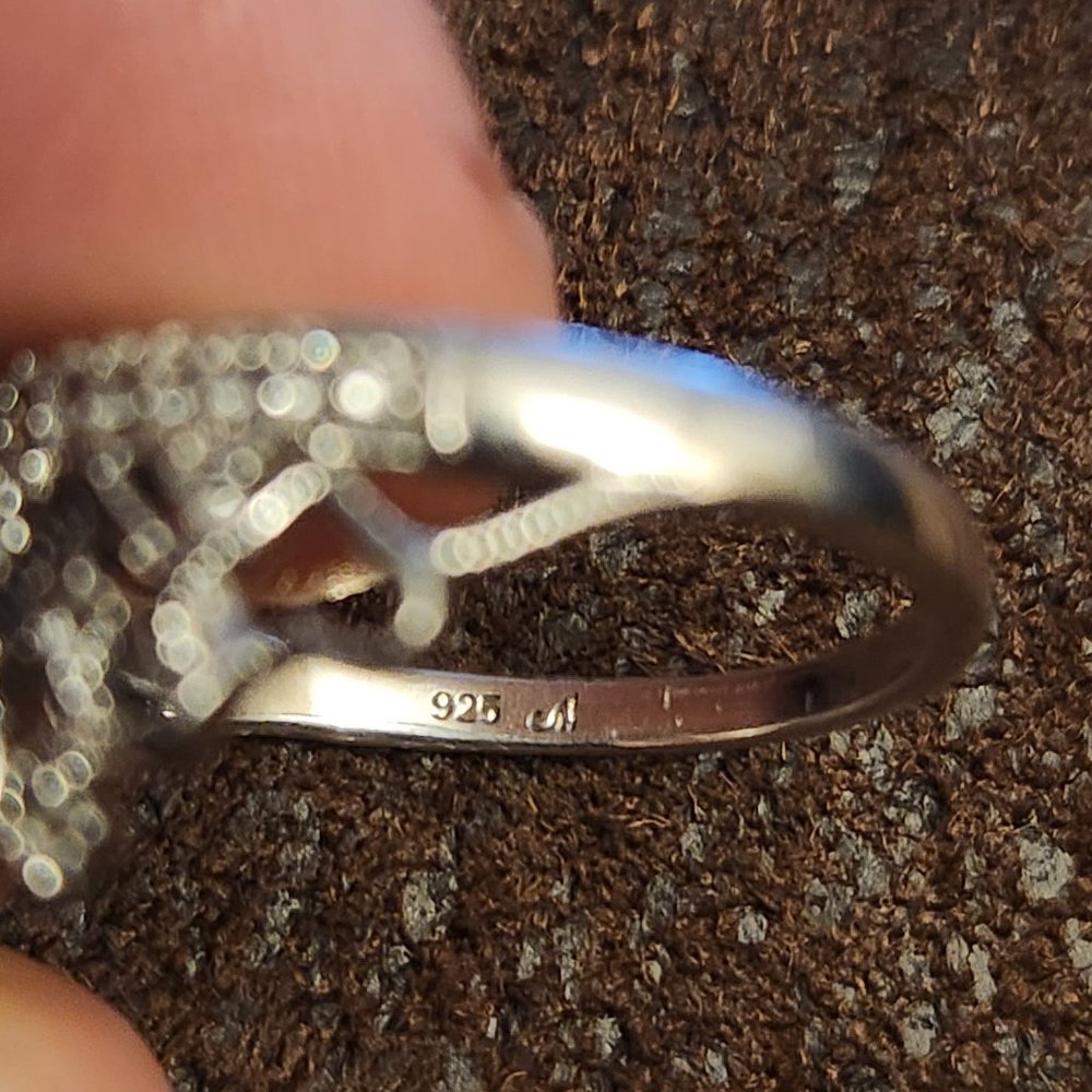 Beautiful Crown Ring - Picture 3 of 3